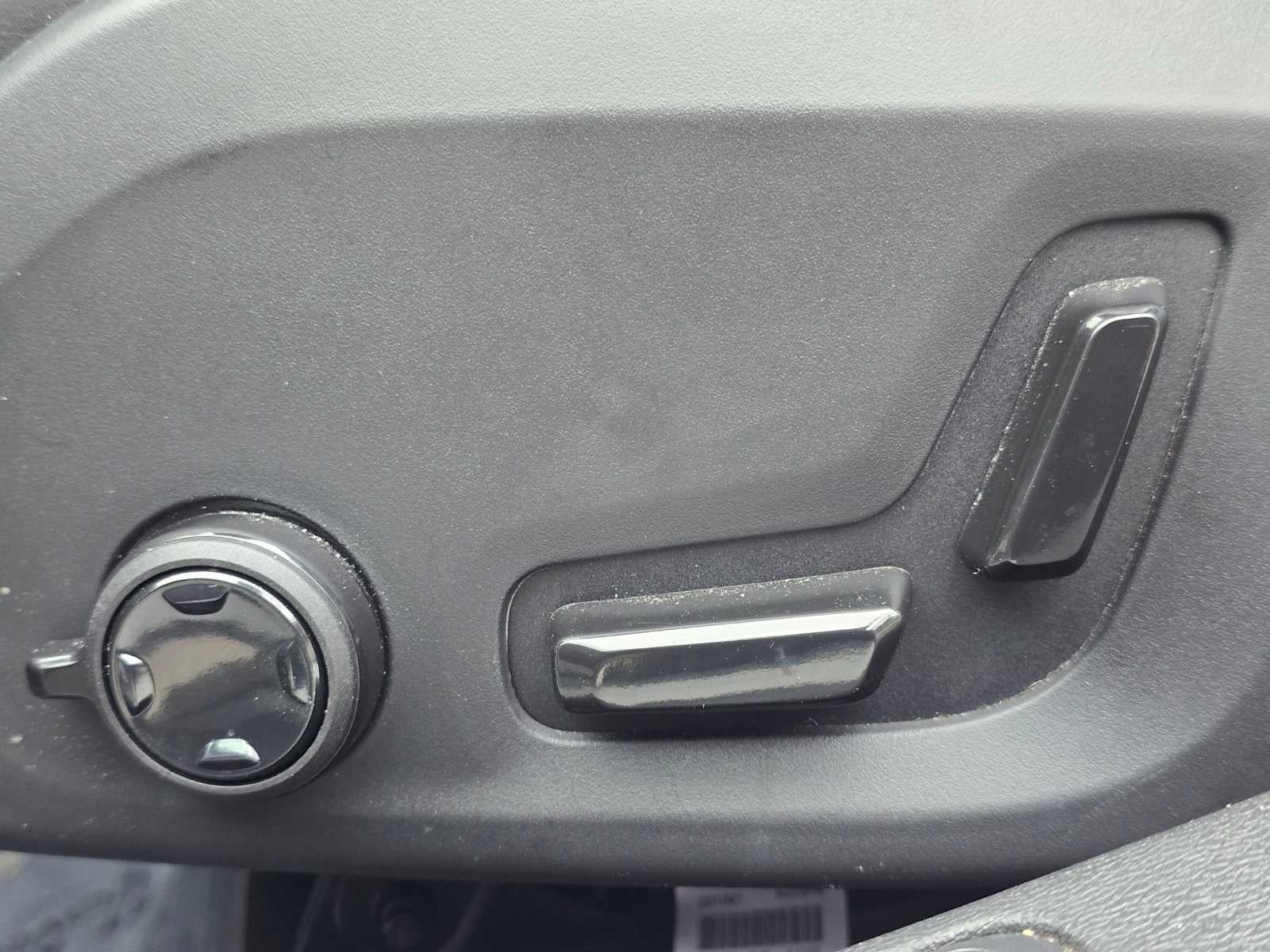 2023 Volvo S60 Recharge Plug-In Hybrid Ultimate Dark Theme