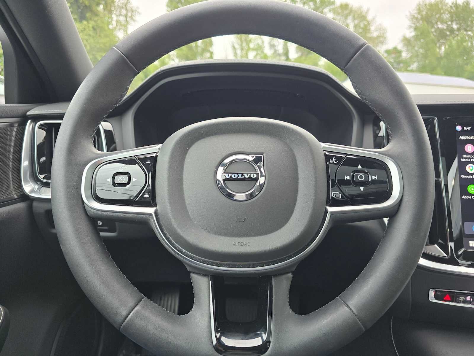 2023 Volvo S60 Recharge Plug-In Hybrid Ultimate Dark Theme