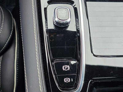 2023 Volvo S60 Recharge Plug-In Hybrid Ultimate Dark Theme
