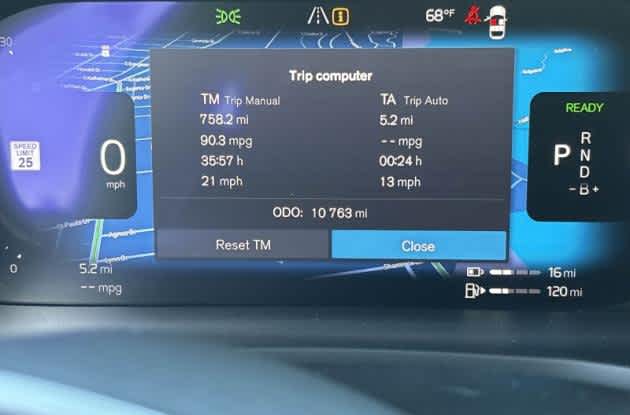 2023 Volvo S60 Recharge Plug-In Hybrid Ultimate Dark Theme