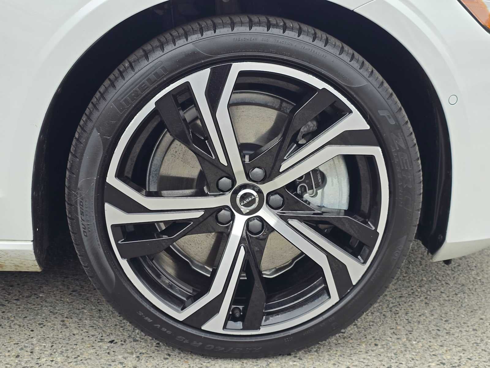 2023 Volvo S60 Recharge Plug-In Hybrid Ultimate Dark Theme