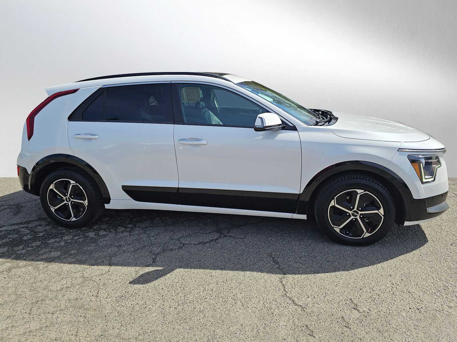 2023 Kia Niro SX