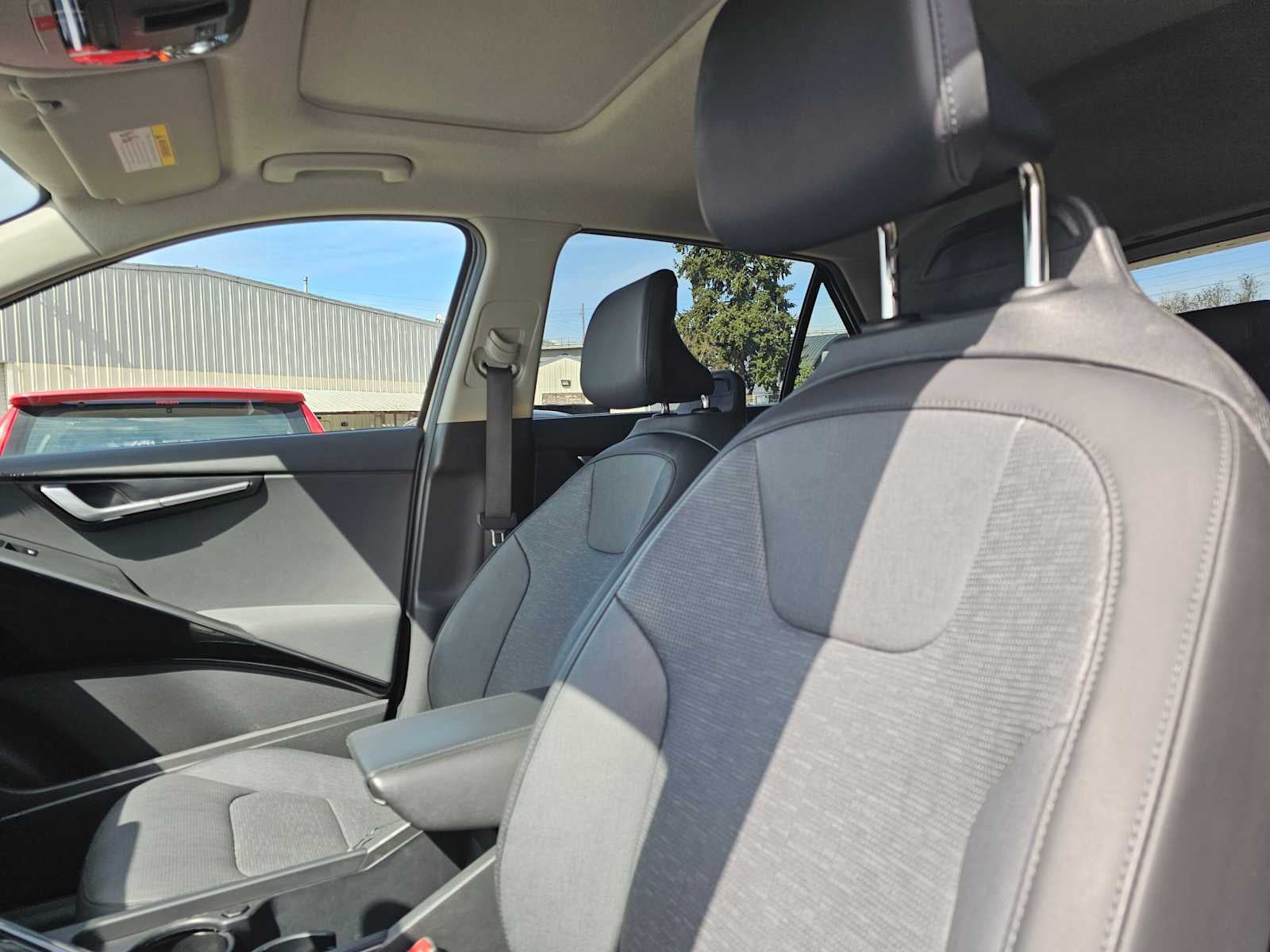 2023 Kia Niro SX