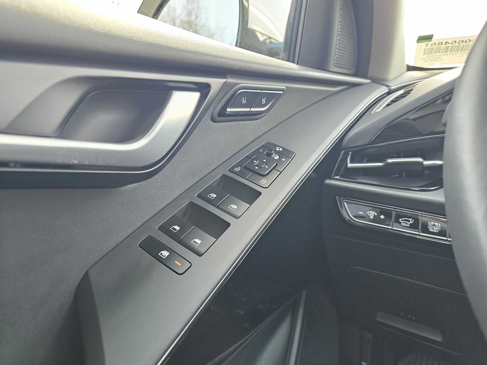 2023 Kia Niro SX