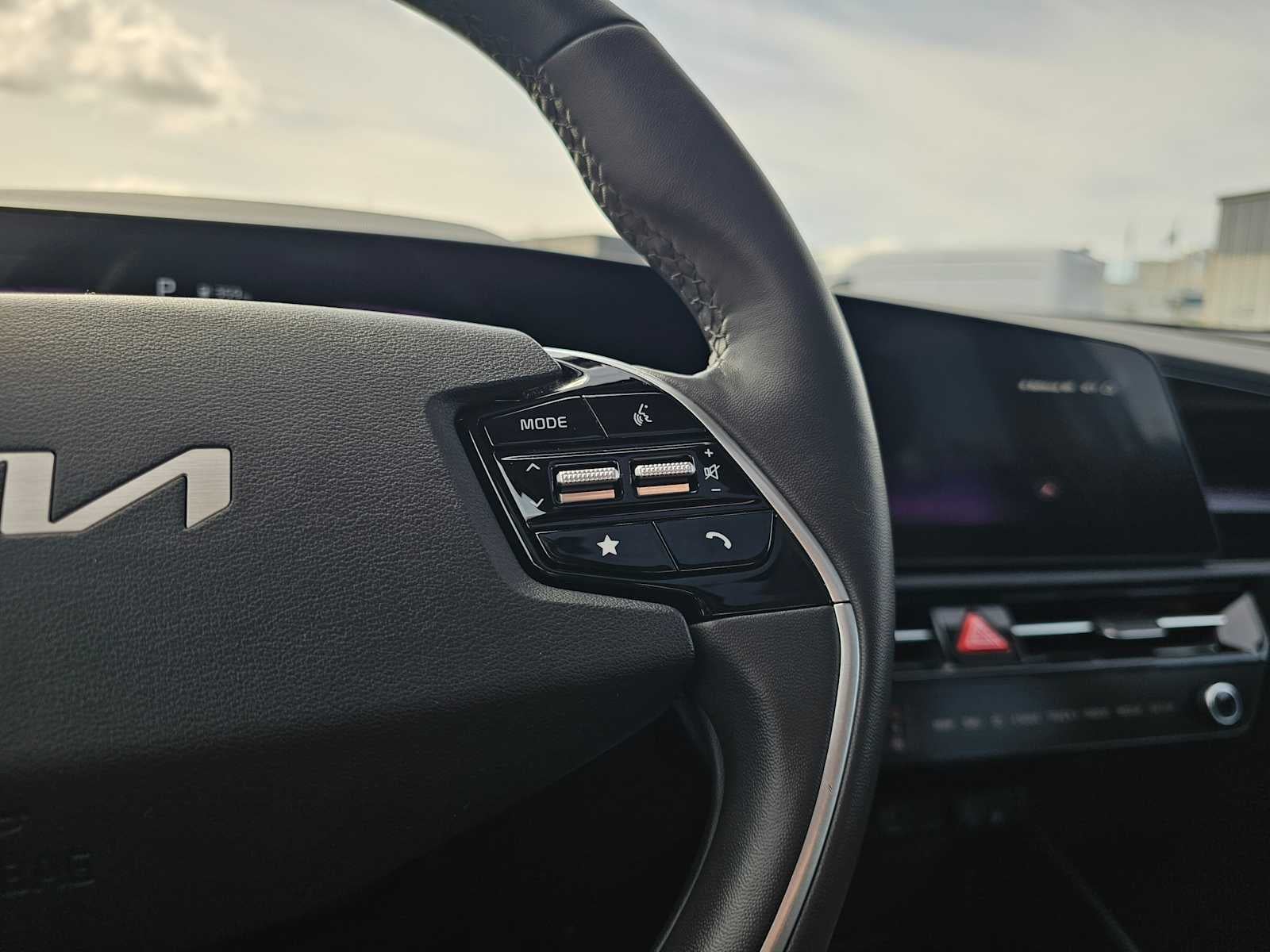 2023 Kia Niro SX
