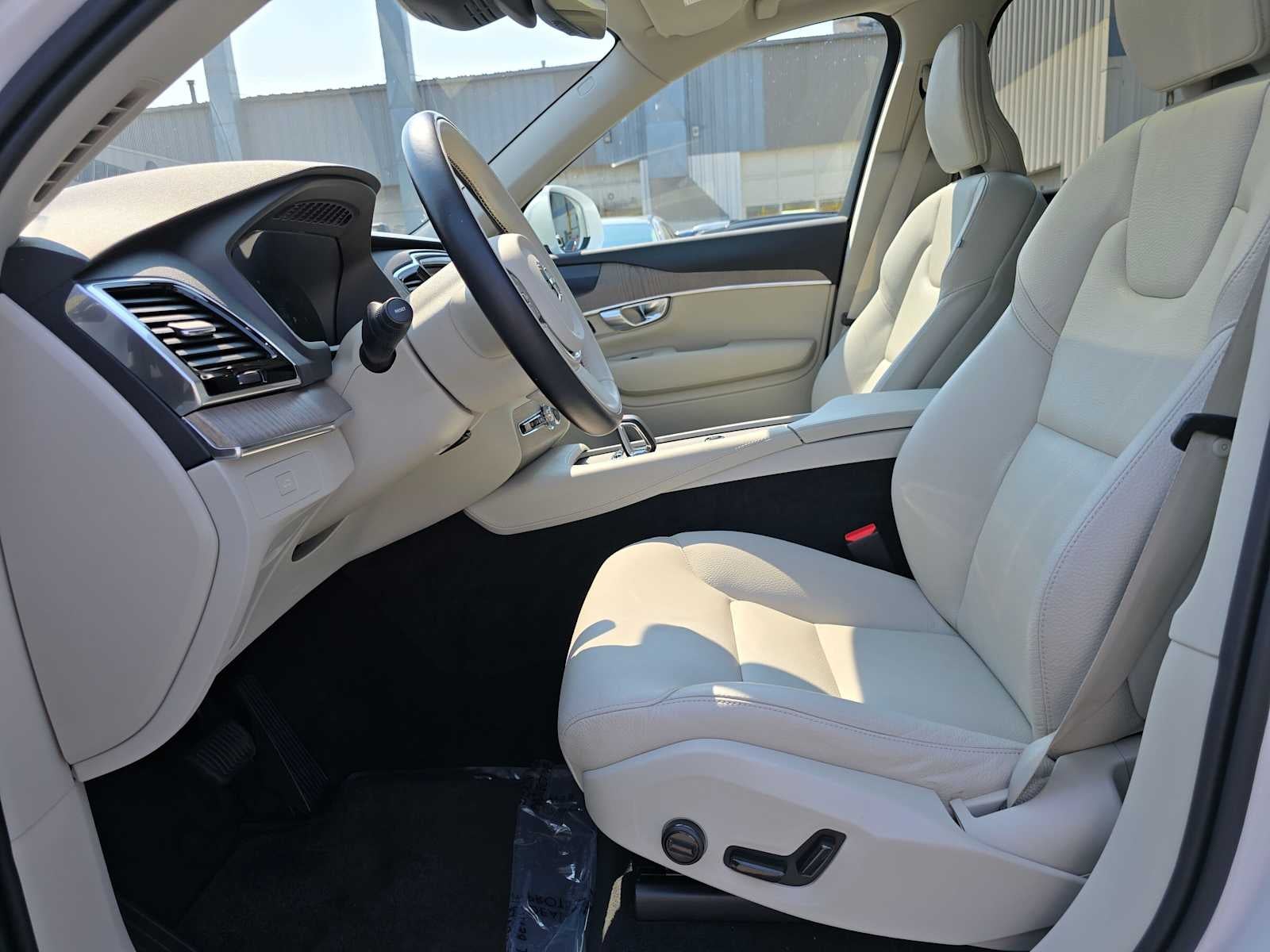 2023 Volvo XC90 Plus