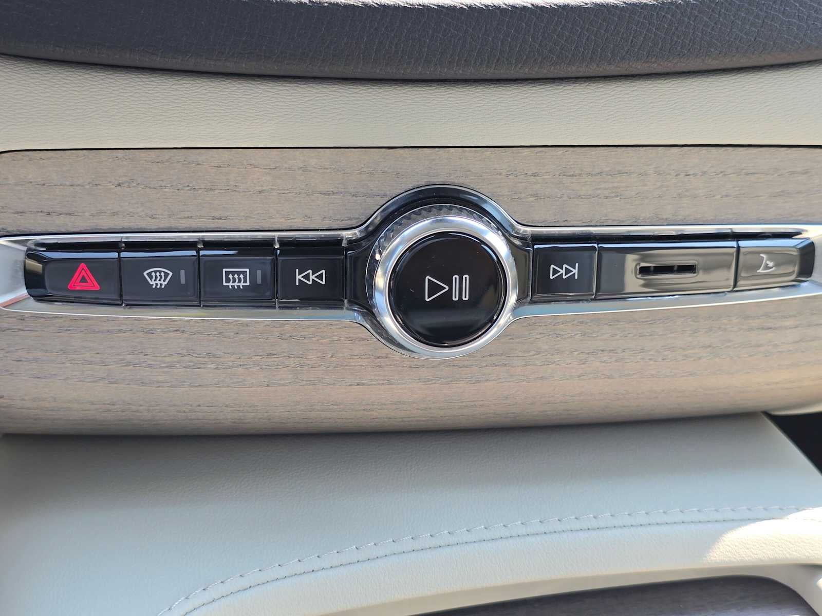 2023 Volvo XC90 Plus