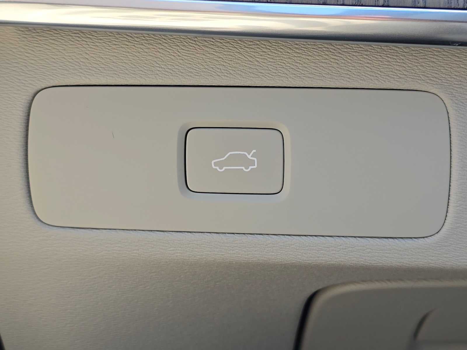 2023 Volvo XC90 Plus