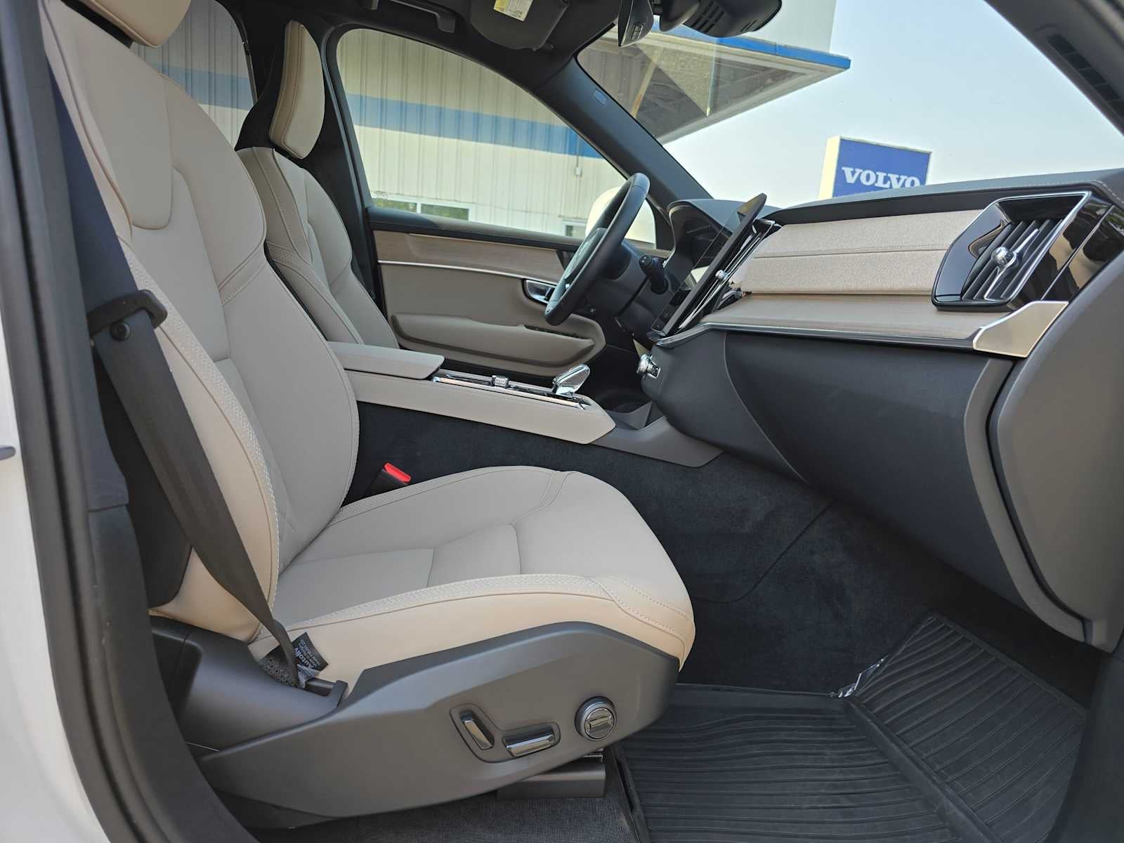 2026 Volvo XC90 Plus