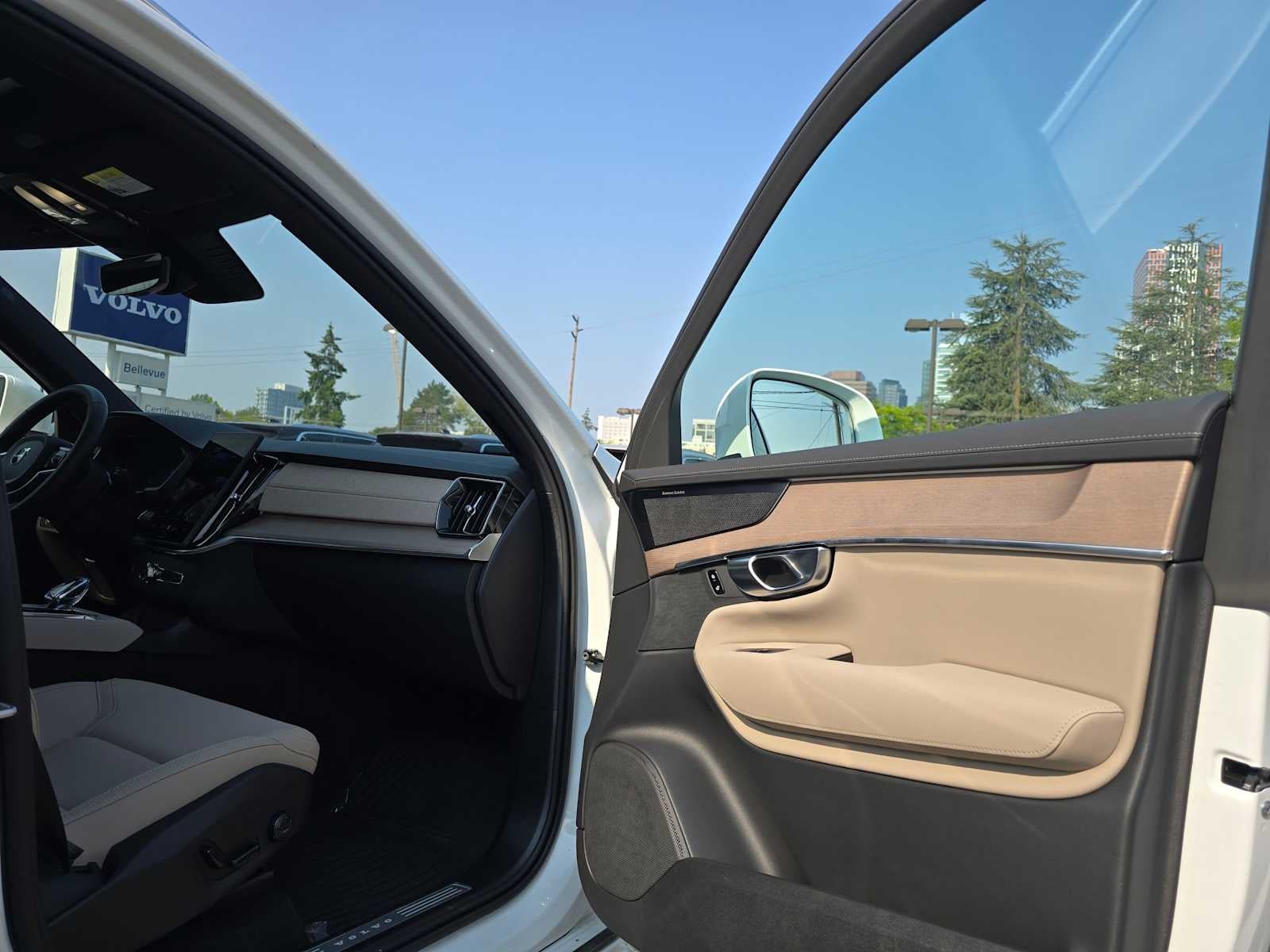 2026 Volvo XC90 Plus