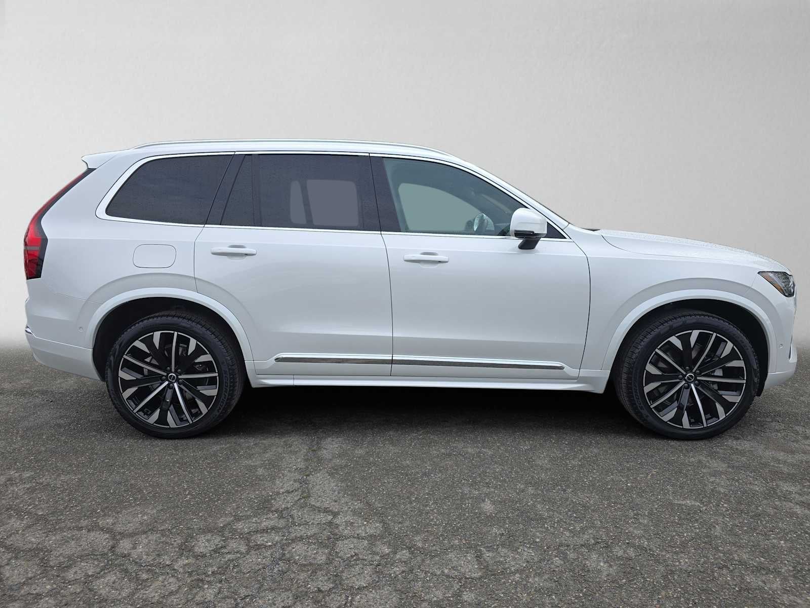 2026 Volvo XC90 Plus