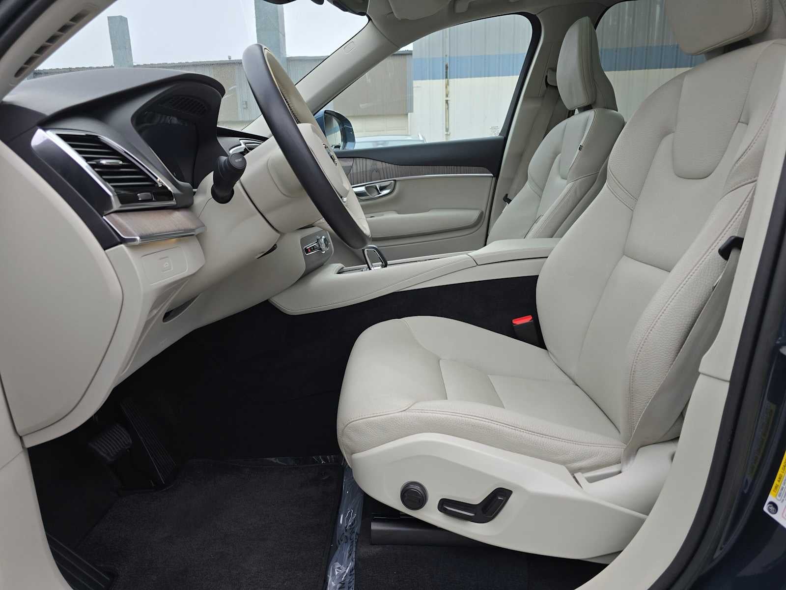 2023 Volvo XC90 Plus