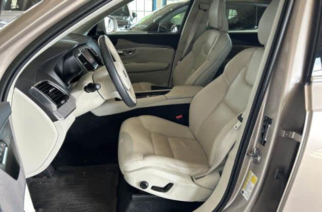 2023 Volvo XC90 Plus