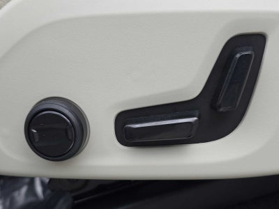2023 Volvo XC90 Plus