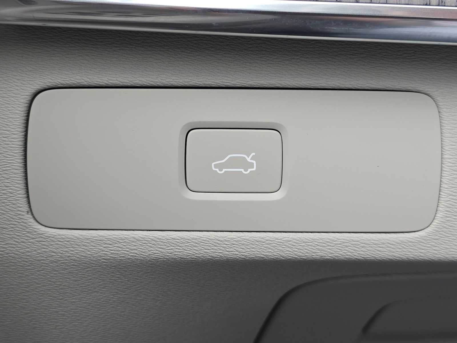 2023 Volvo XC90 Plus
