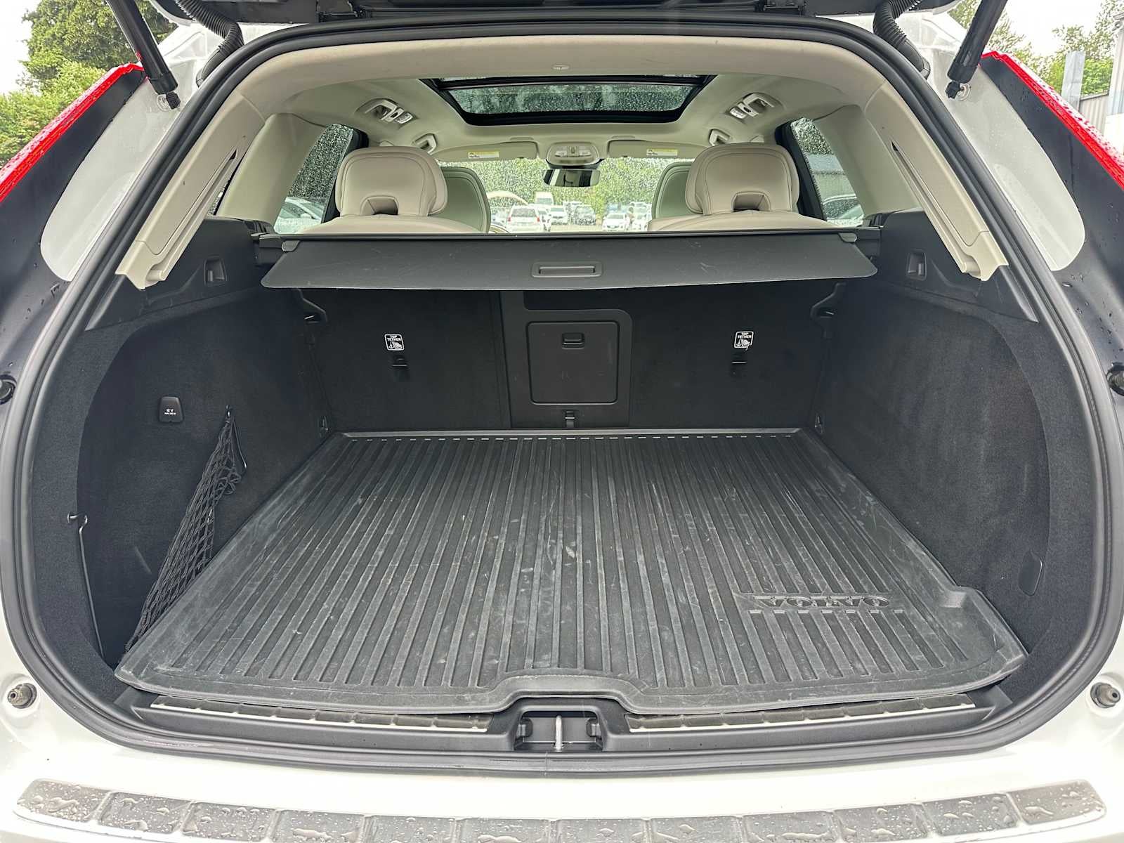 2023 Volvo XC60 Ultimate Bright Theme