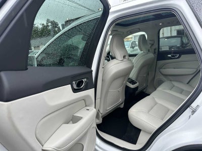 2023 Volvo XC60 Ultimate Bright Theme