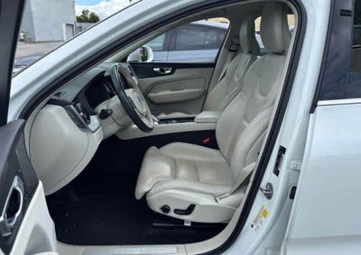 2023 Volvo XC60 Ultimate Bright Theme