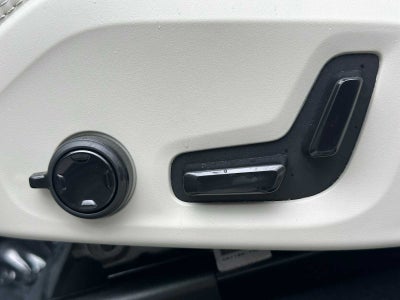 2023 Volvo XC60 Ultimate Bright Theme