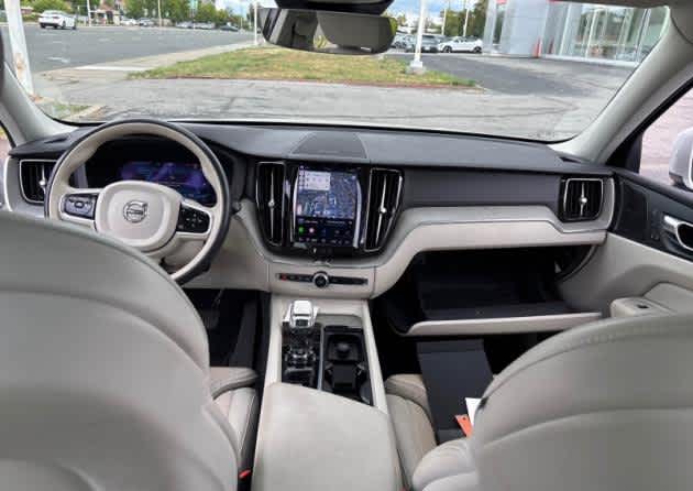 2023 Volvo XC60 Ultimate Bright Theme