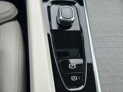 2023 Volvo XC60 Ultimate Bright Theme