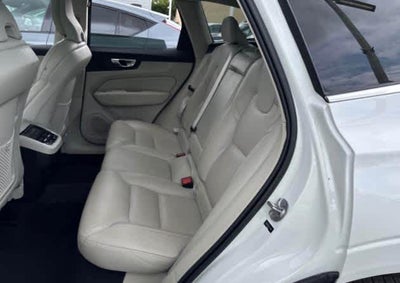 2023 Volvo XC60 Ultimate Bright Theme