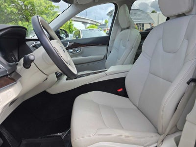 2019 Volvo XC90 Momentum