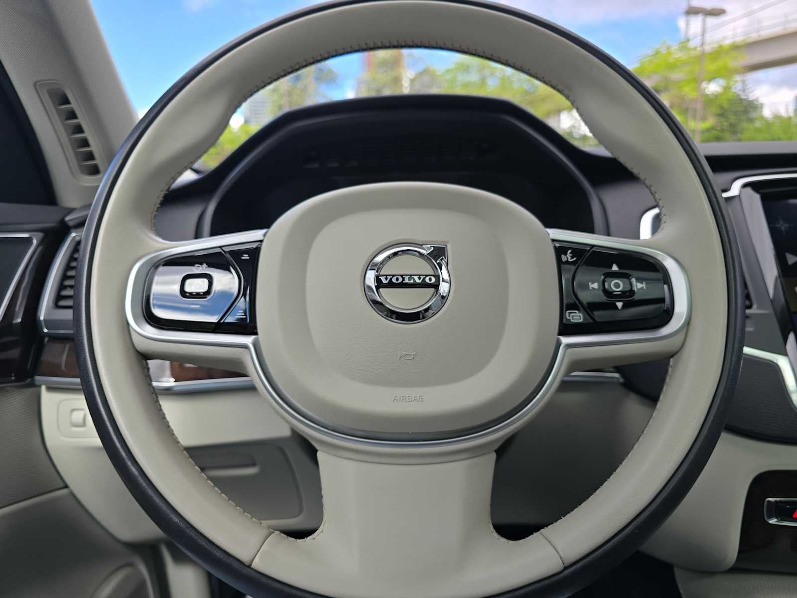 2019 Volvo XC90 Momentum