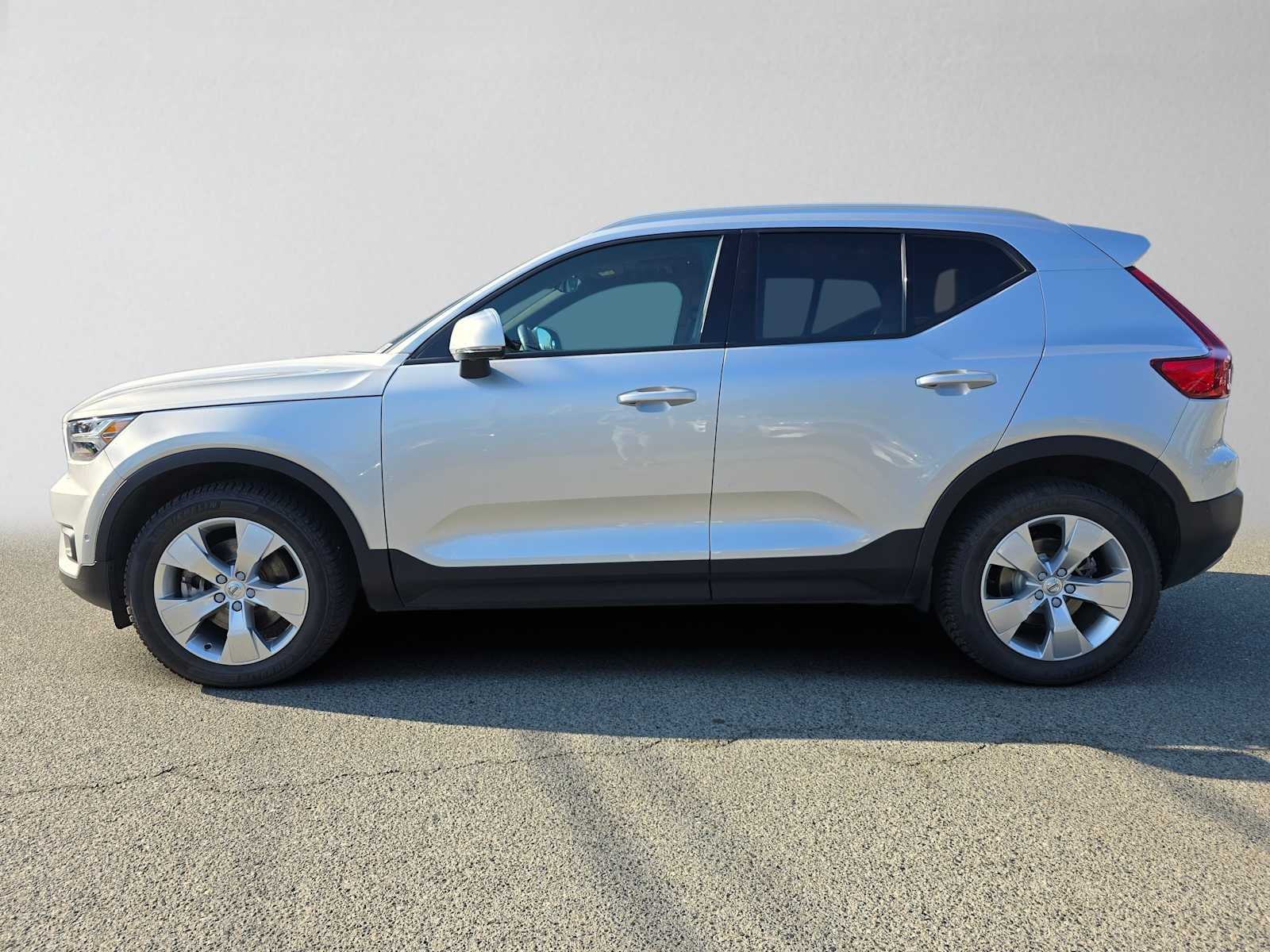 2019 Volvo XC40 Momentum