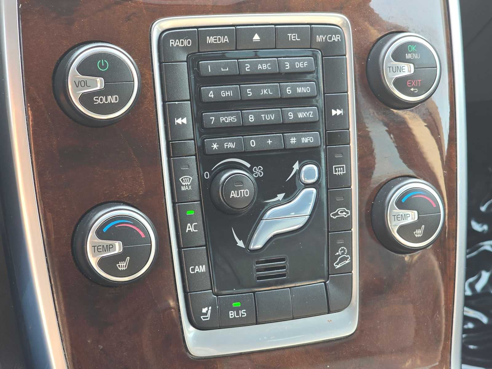 2015 Volvo XC70 T6 Premier Plus