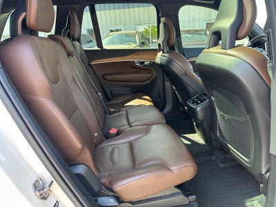 2022 Volvo XC90 Momentum