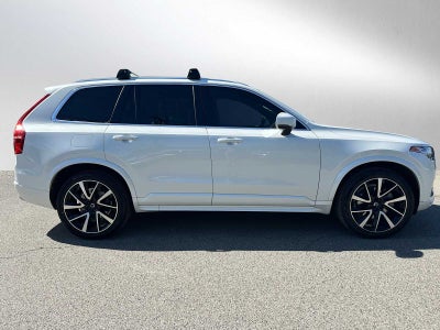 2022 Volvo XC90 Momentum