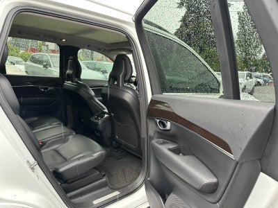 2017 Volvo XC90 Momentum