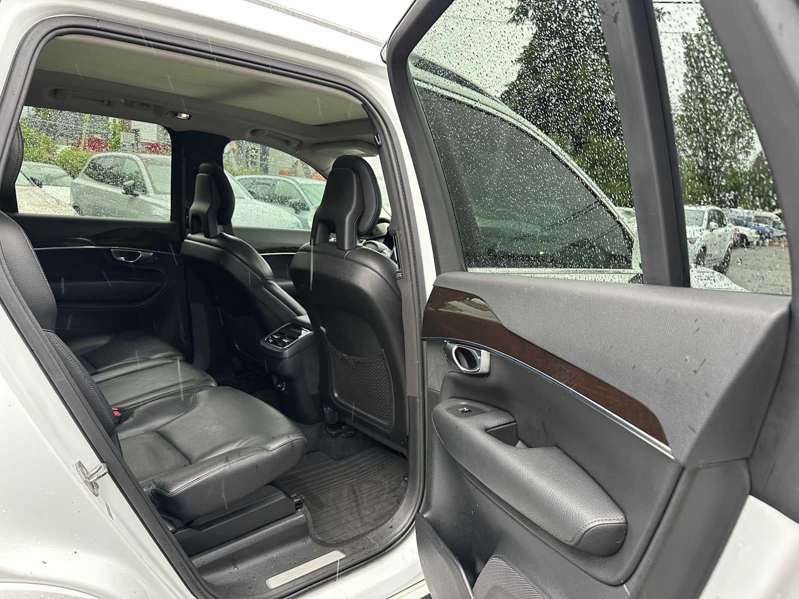 2017 Volvo XC90 Momentum
