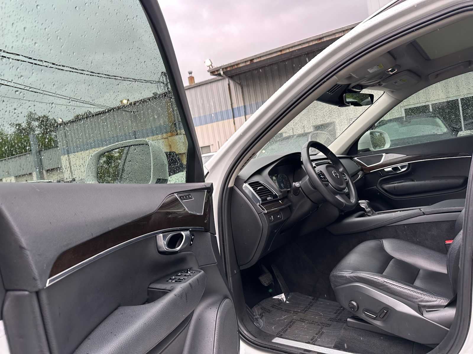 2017 Volvo XC90 Momentum