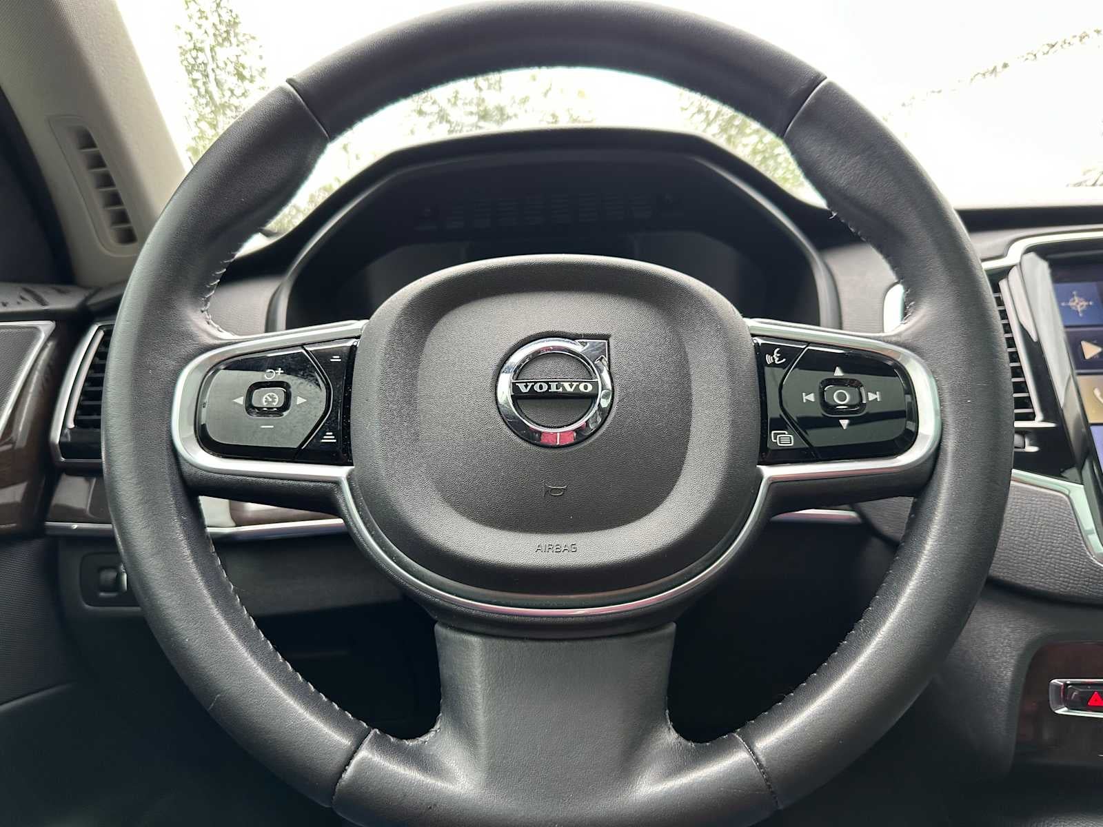 2017 Volvo XC90 Momentum