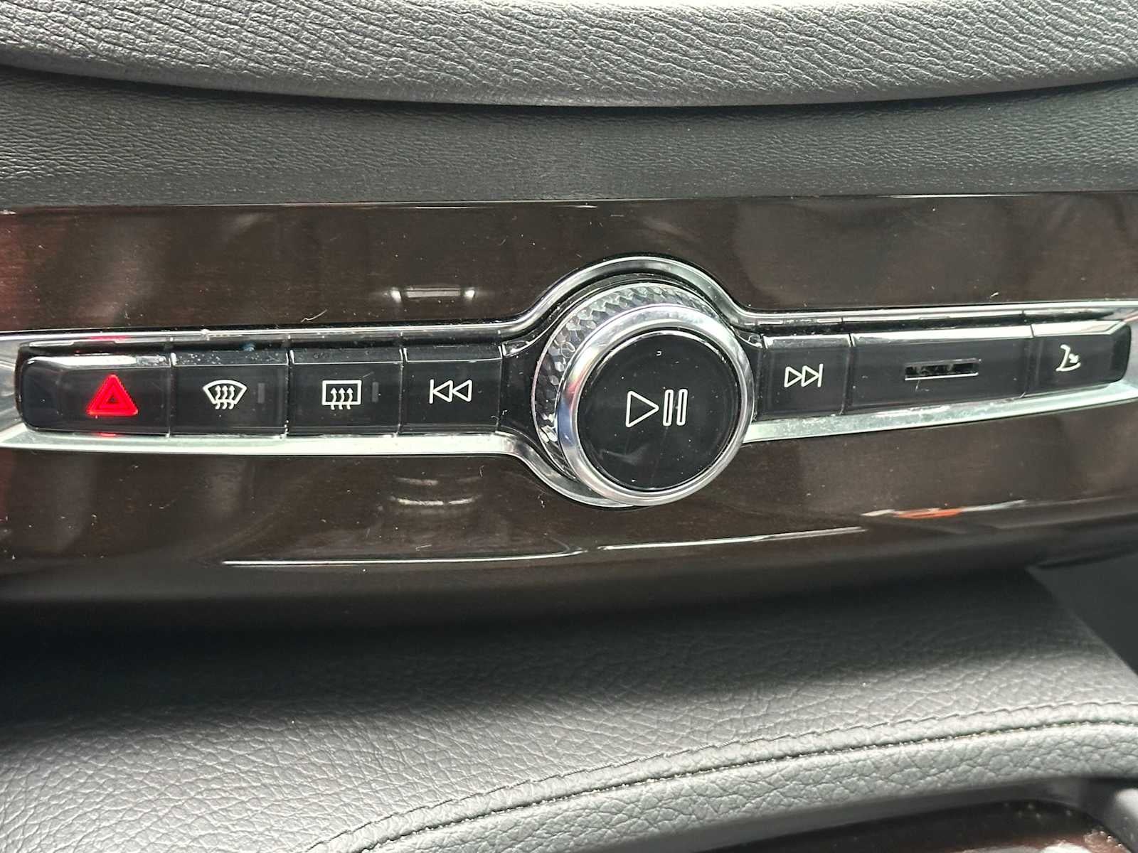 2017 Volvo XC90 Momentum