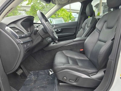 2020 Volvo XC90 Momentum
