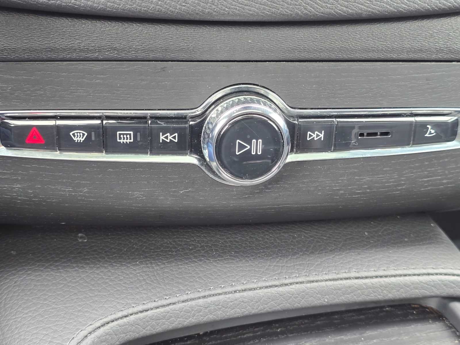 2020 Volvo XC90 Momentum