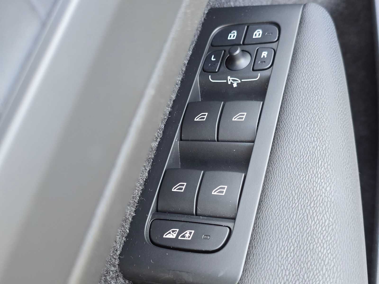 2023 Volvo XC40 Recharge Pure Electric Core