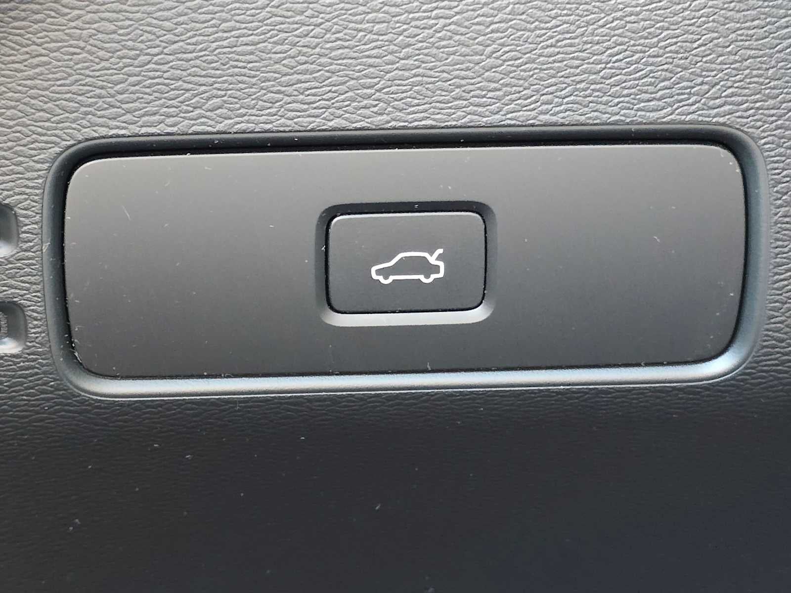 2023 Volvo XC40 Recharge Pure Electric Core