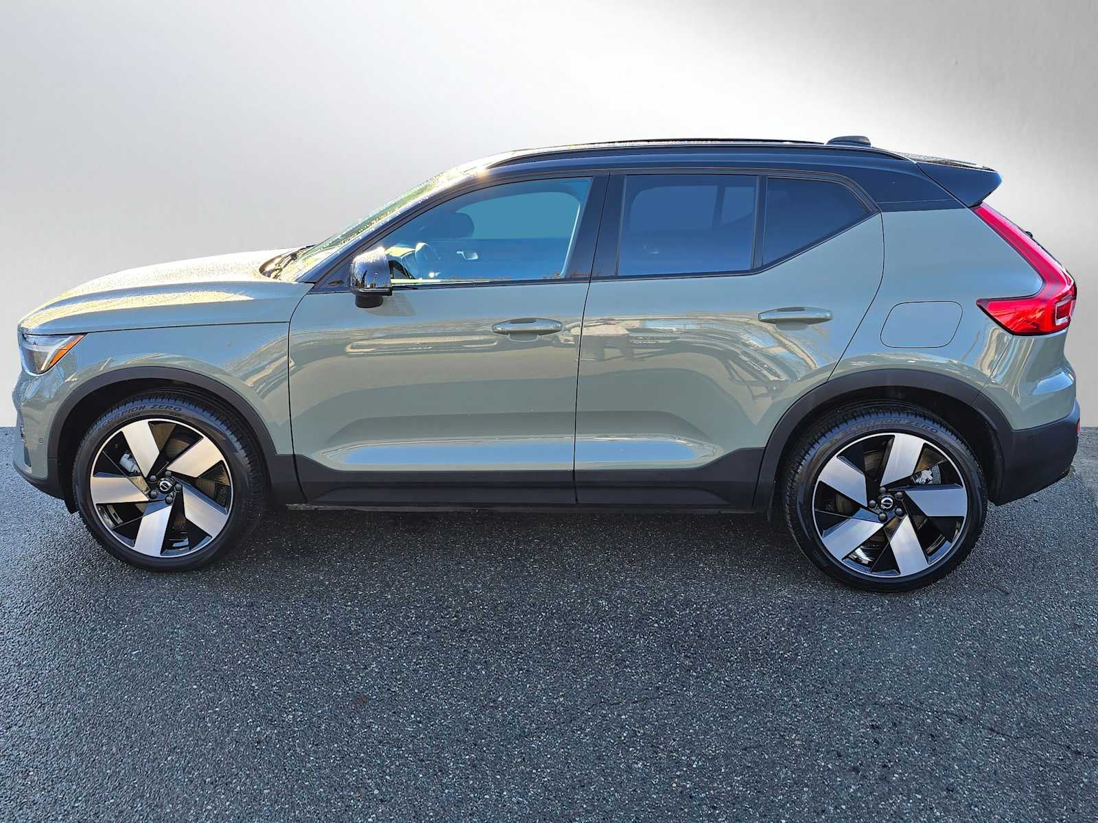 2023 Volvo XC40 Recharge Pure Electric Plus