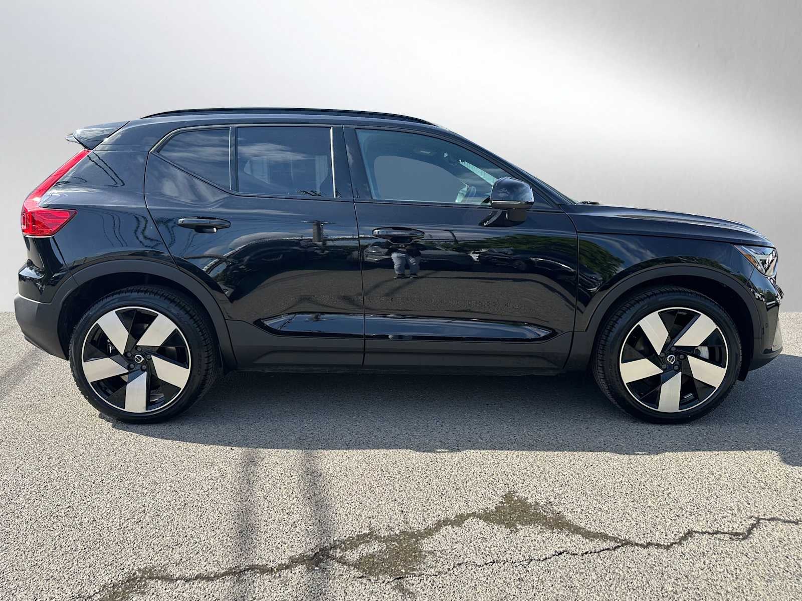 2025 Volvo EX40 Plus