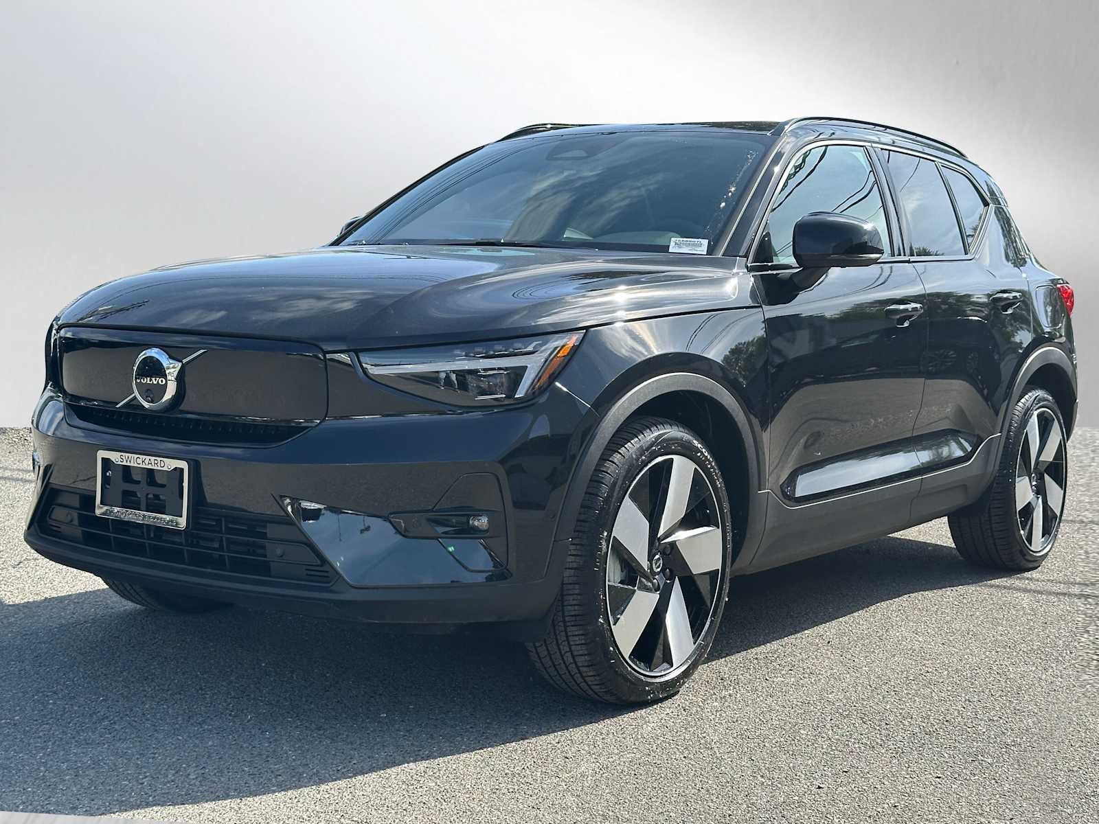2025 Volvo EX40 Plus