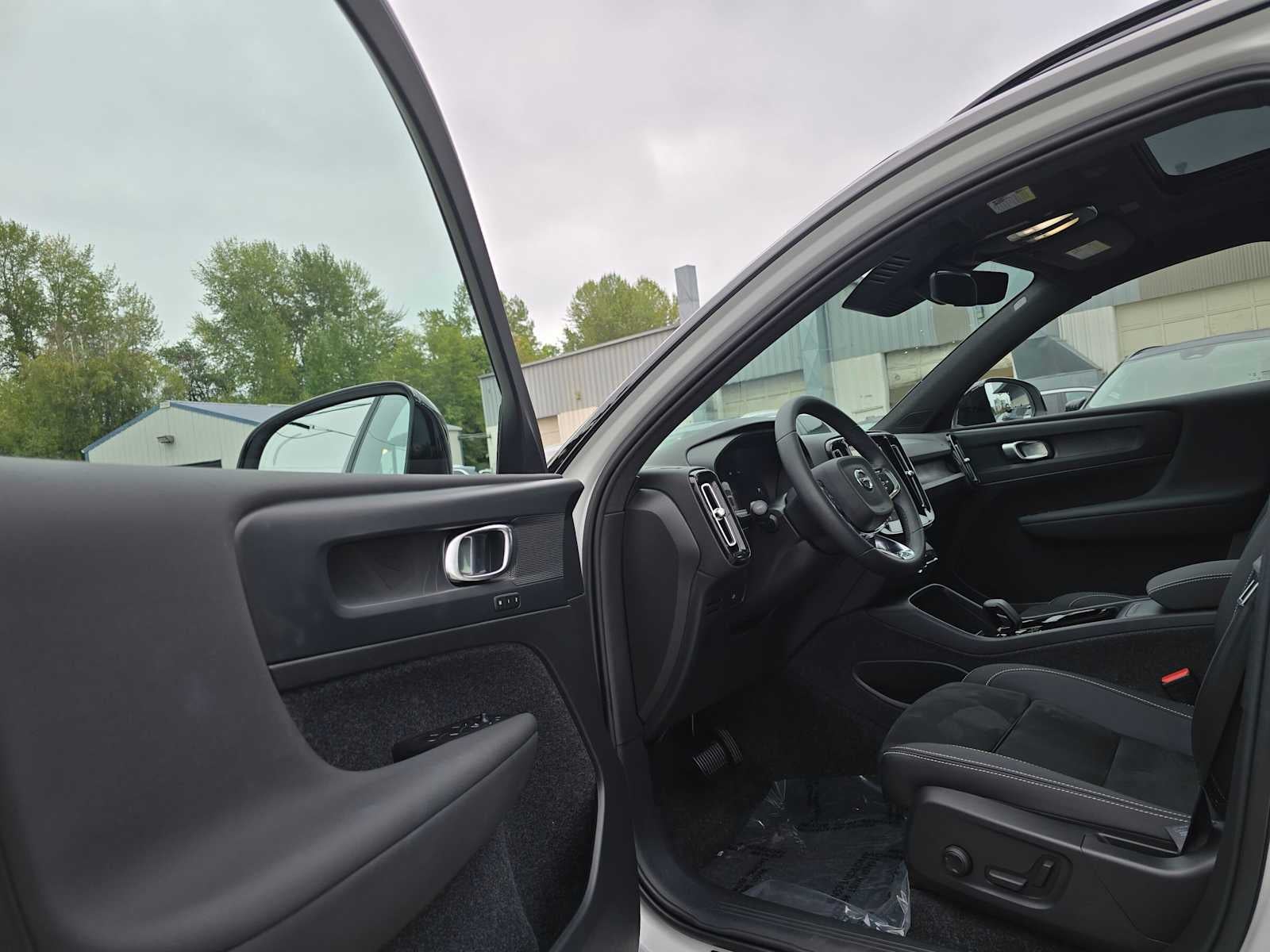 2024 Volvo XC40 Recharge Pure Electric Plus