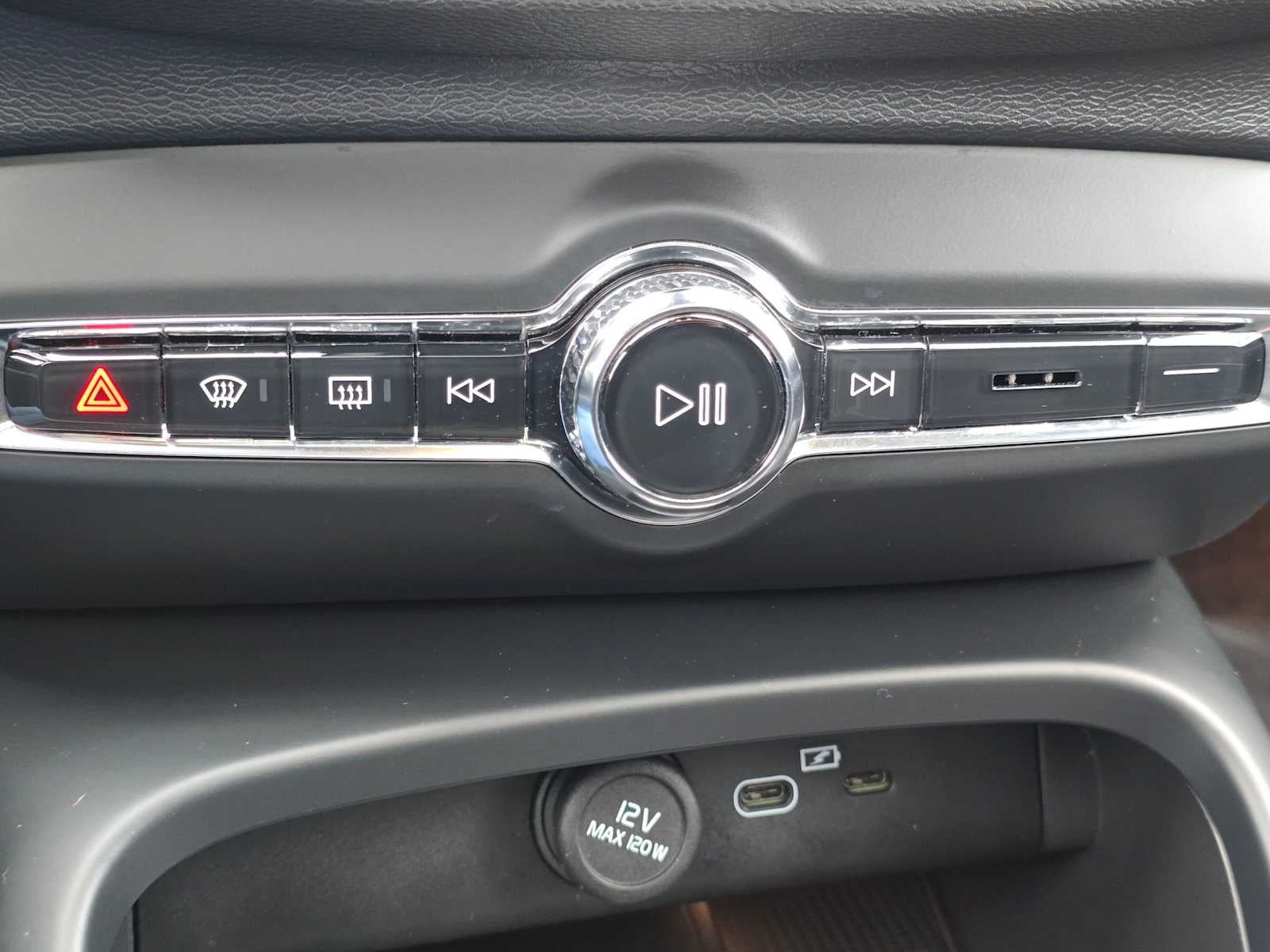 2024 Volvo XC40 Recharge Pure Electric Plus