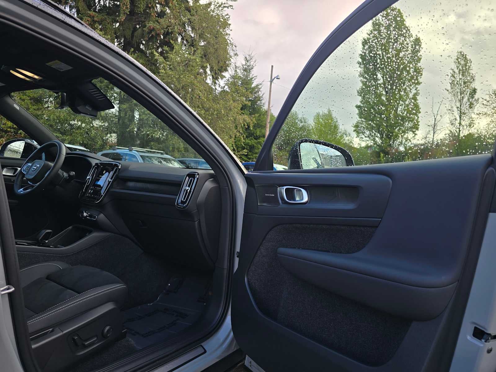 2024 Volvo XC40 Recharge Pure Electric Ultimate