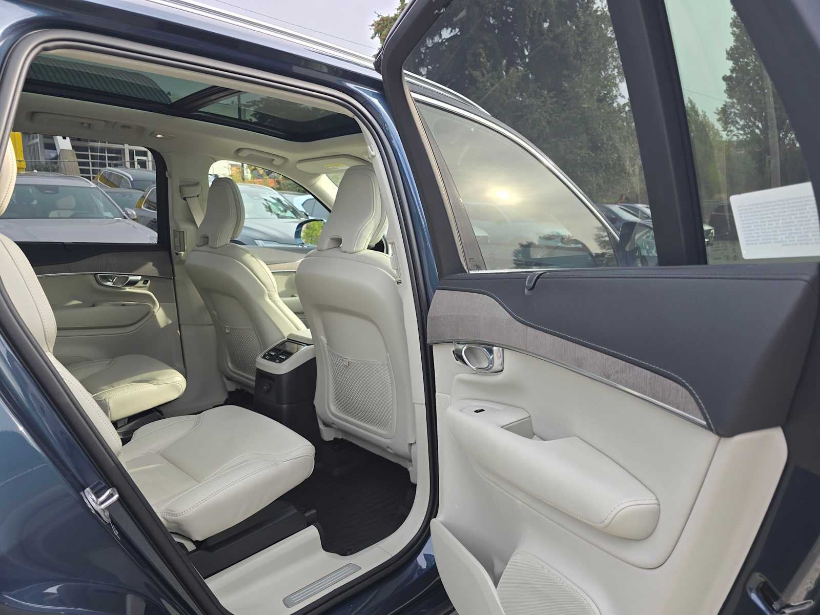 2023 Volvo XC90 Recharge Plug-In Hybrid Ultimate