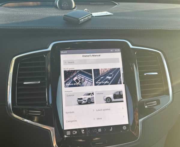 2023 Volvo XC90 Recharge Plug-In Hybrid Ultimate Bright Theme