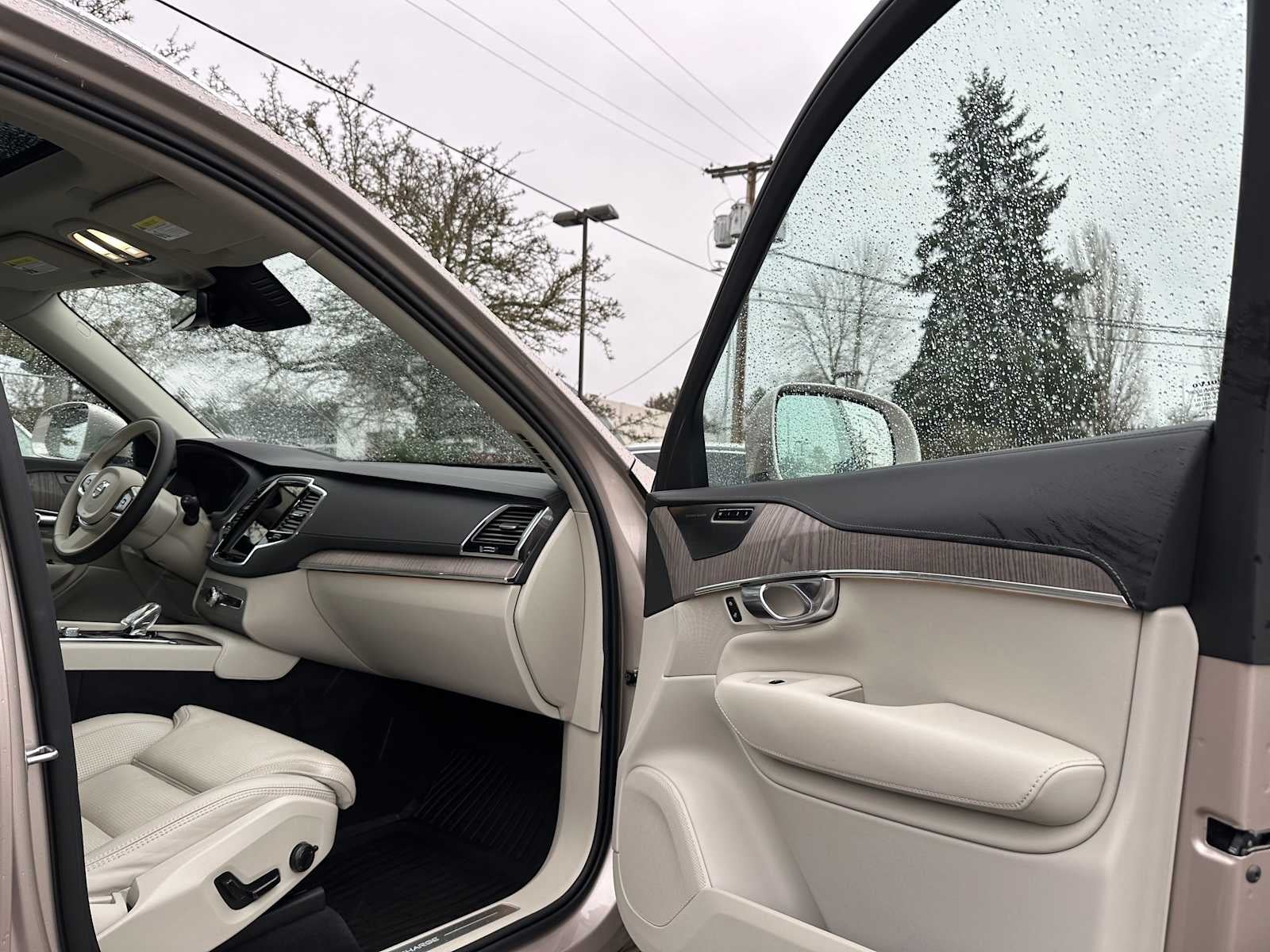 2023 Volvo XC90 Recharge Plug-In Hybrid Ultimate Bright Theme